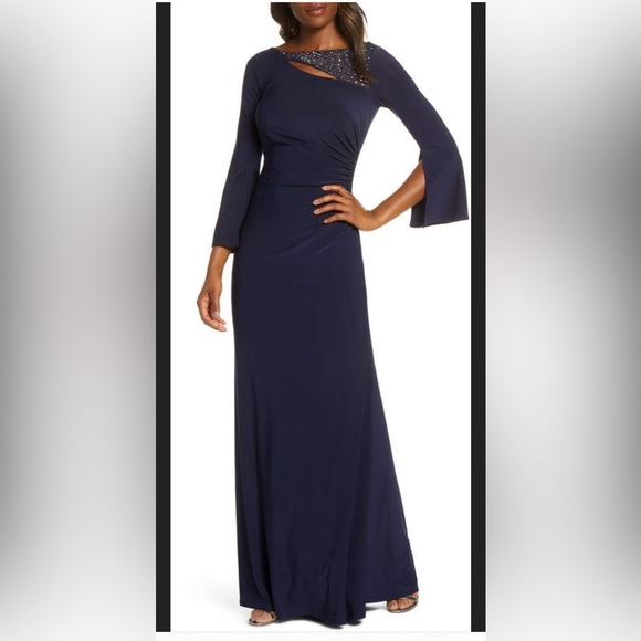 Vince Camuto Dresses & Skirts - VINCE CAMUTO Split Long Sleeve Trumpet Gown - NWOT